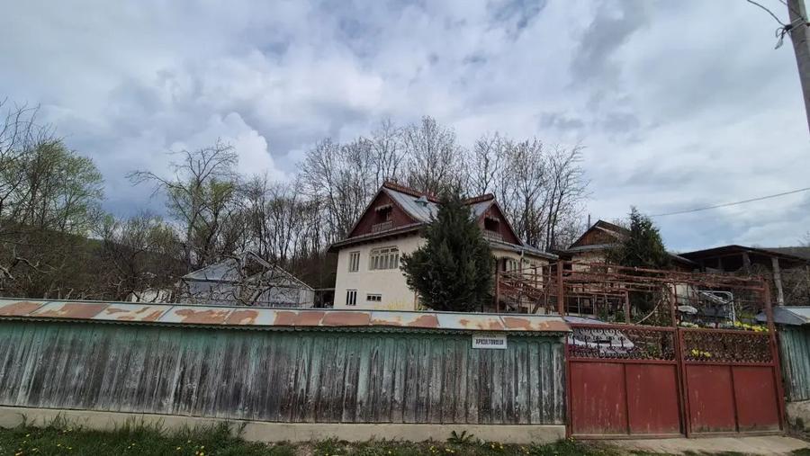 Casă cu 4 camere cu Teren 1500 Mp în Șendrești