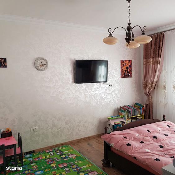 Casă cu 4 camere cu Canalizare în Central