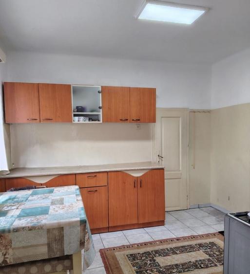 Casă individuală cu 6 camere cu Canalizare în Dâmbul Rotund