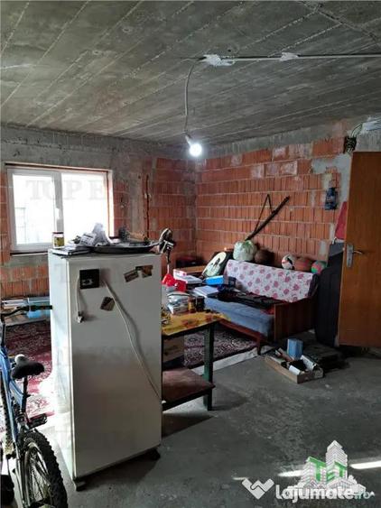 Casă cu 6 camere cu Teren 250 Mp în Dragomirești-Vale