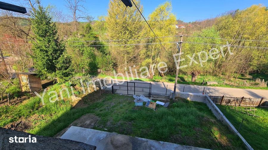 Casă cu 4 camere cu Teren 845 Mp în Valea Iașului