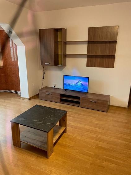 Apartament cu 4 camere semidecomandat în Găvana