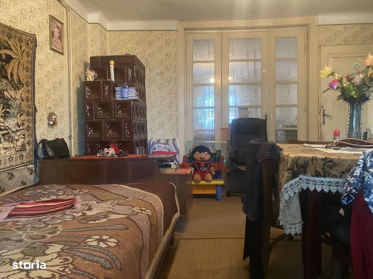 Vanzare casa cu 6 camere in Targoviste - vizavi de Colegiul Carabella - 1