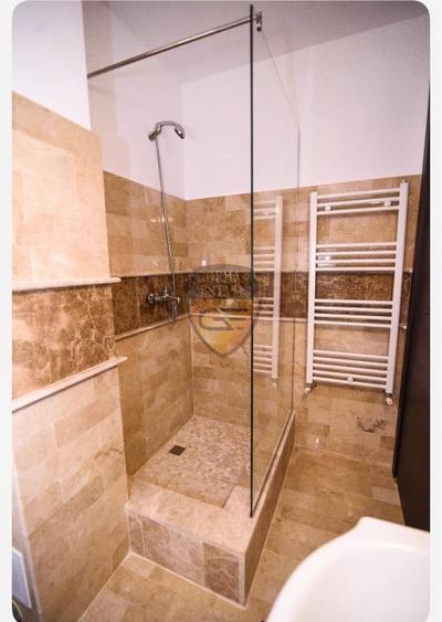 Casă individuală cu 7 camere cu Canalizare în Nord