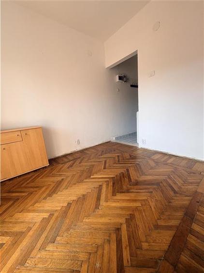 Garsonieră decomandată în Casa de Cultură