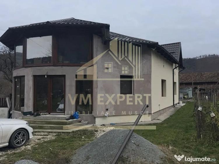 Casă cu 5 camere cu Teren 1362 Mp în Dragoslavele