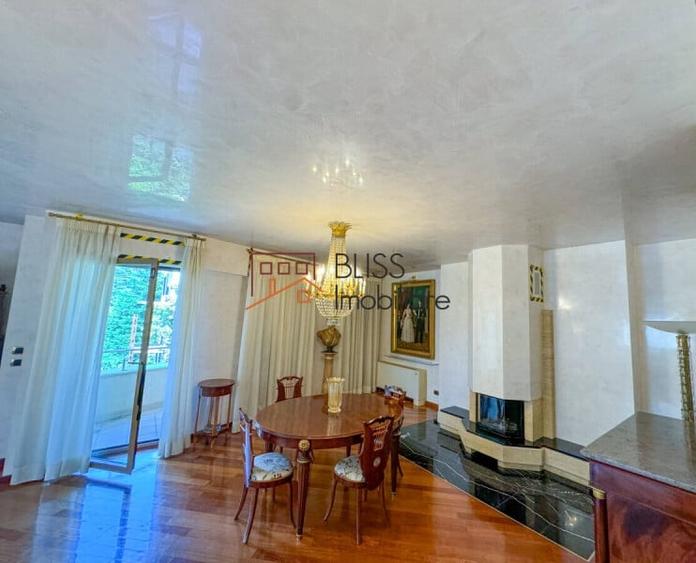 Apartament cu 4 camere decomandat în Primăverii
