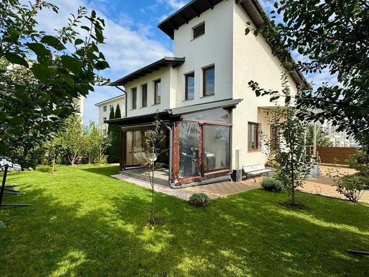 Casă individuală cu 4 camere cu Teren 465 Mp în Ipotești