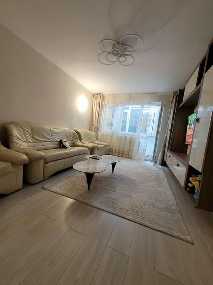 Apartament cu 3 camere decomandat în Tomis III