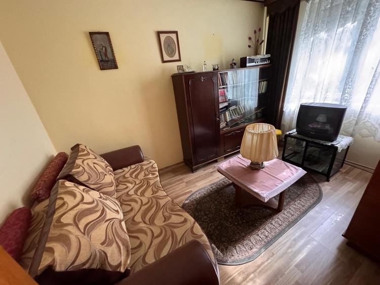 Apartament cu 3 camere decomandat în Berceni
