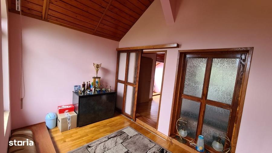 Casă cu 4 camere în Central