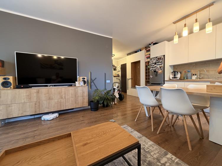 Apartament cu 3 camere semidecomandat, mobilat în Europa