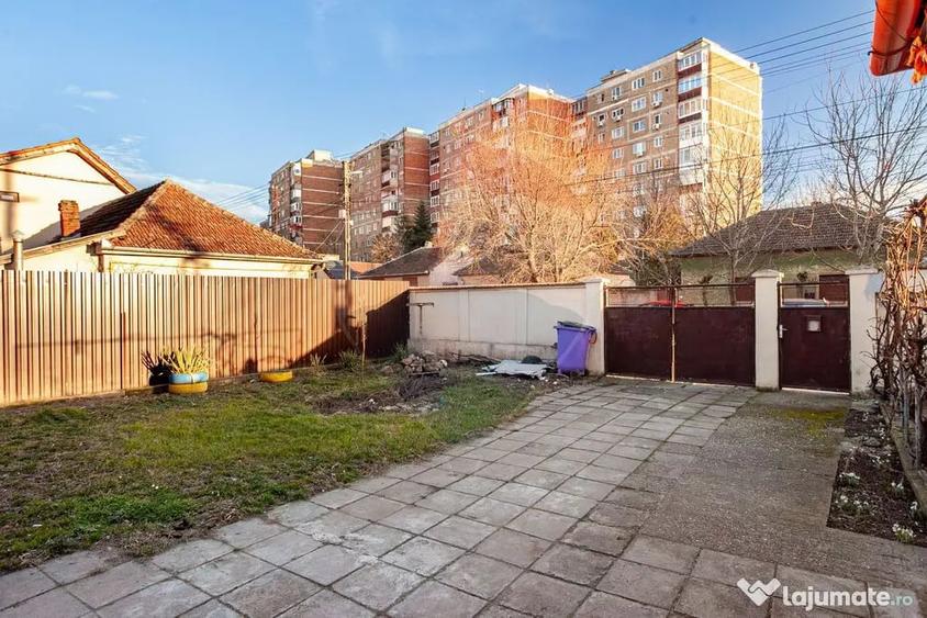 Casă cu 6 camere cu Teren 450 Mp în Central
