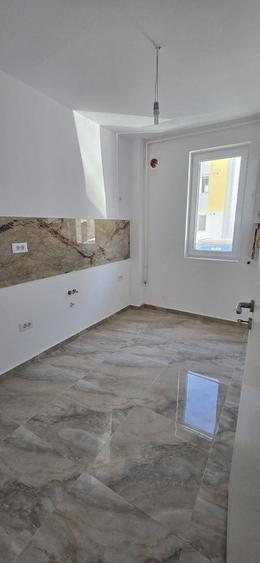 Apartament cu 2 camere decomandat în Girocului