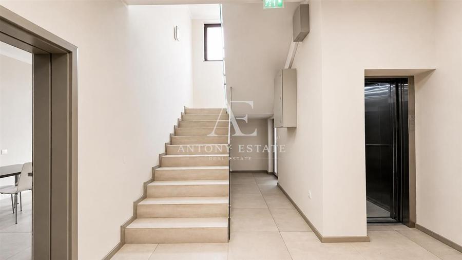 Spațiu comercial, de 560 mp, în Central
