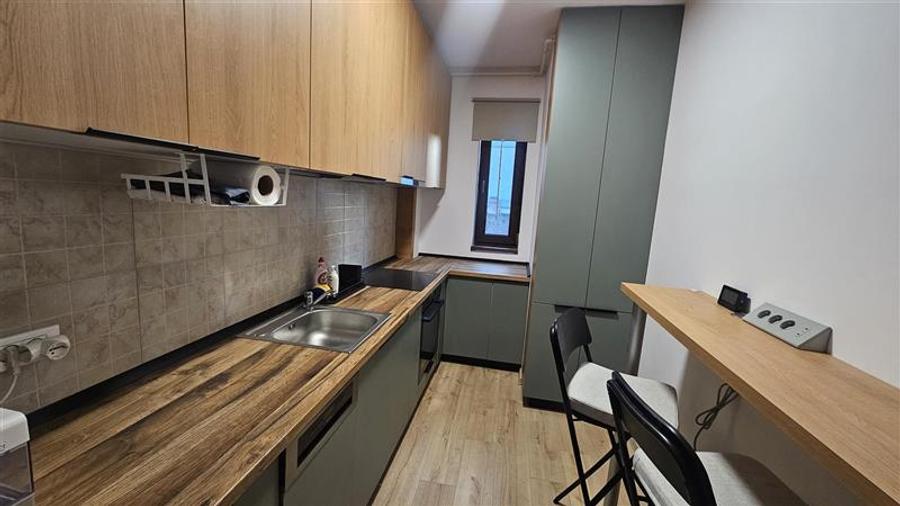 Apartament cu 2 camere semidecomandat, mobilat în Pajura