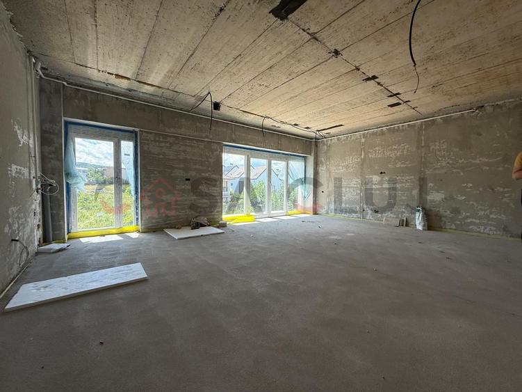 Apartament cu 3 camere semidecomandat în Europa