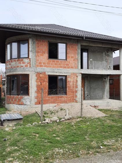 Casă cu 4 camere cu Teren 300 Mp în Căpățânești