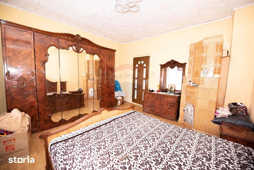 Casă cu 7 camere cu Teren 466 Mp în Central