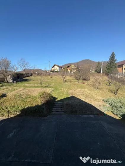 Casă cu 5 camere cu Teren 1500 Mp în Central
