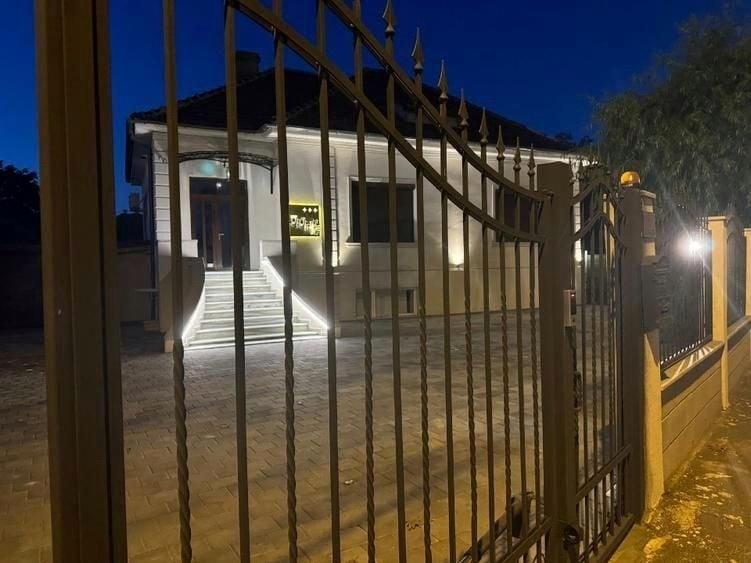 Casă individuală cu 4 camere cu Canalizare în Lipovei