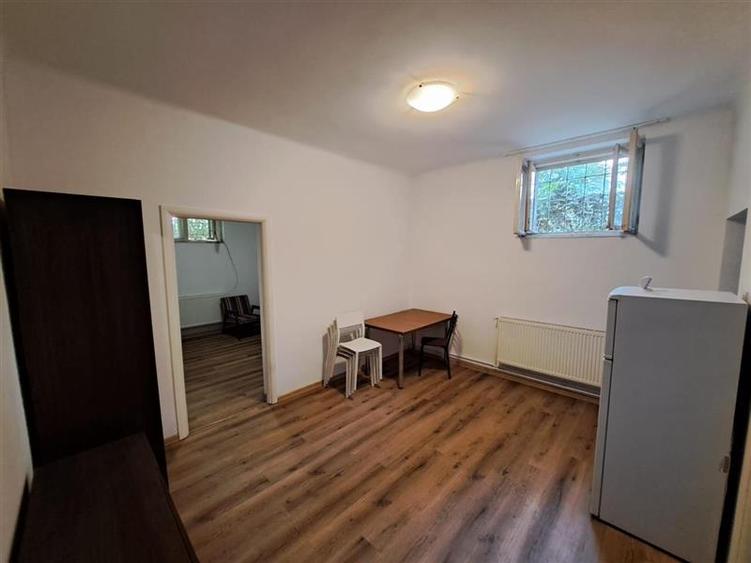 Apartament cu 2 camere semidecomandat, mobilat în Central