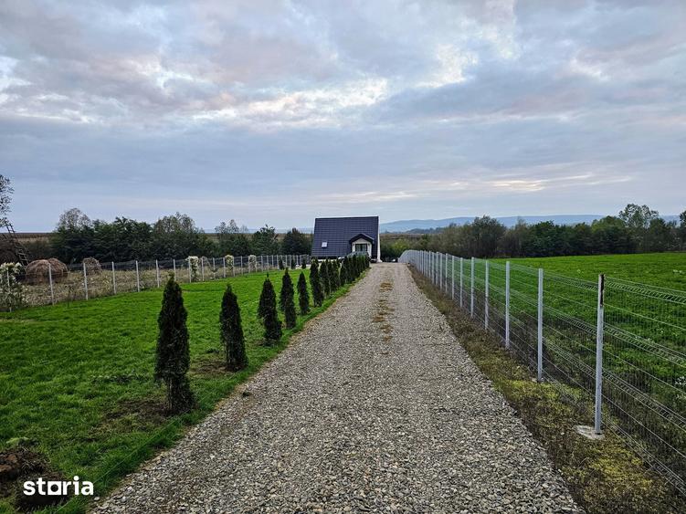 Casă cu 3 camere cu Teren 1900 Mp în Vârfu Câmpului