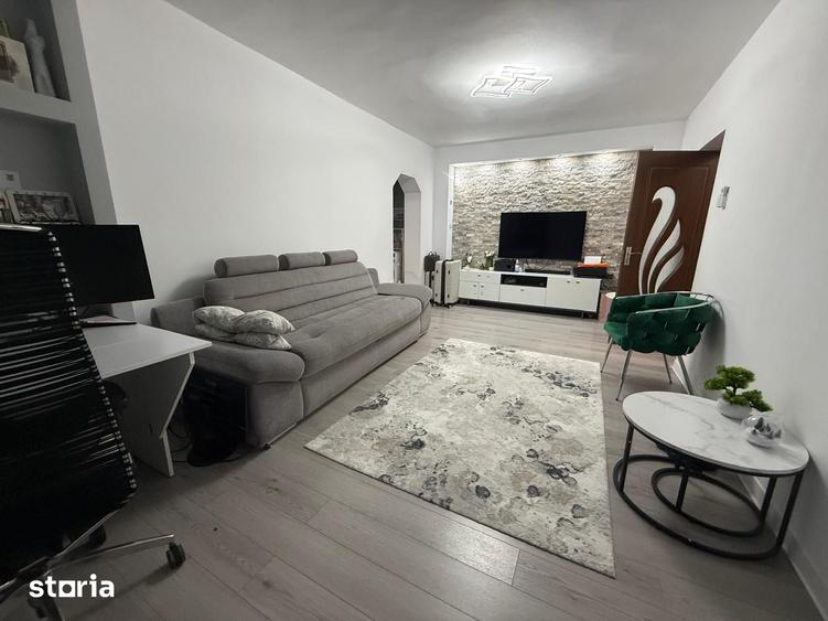 Apartament cu 3 camere semidecomandat în Central