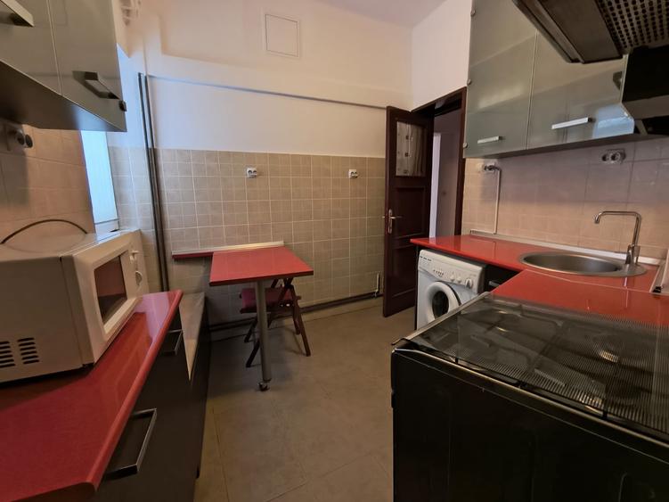 Apartament cu 2 camere semidecomandat, mobilat în Primăverii