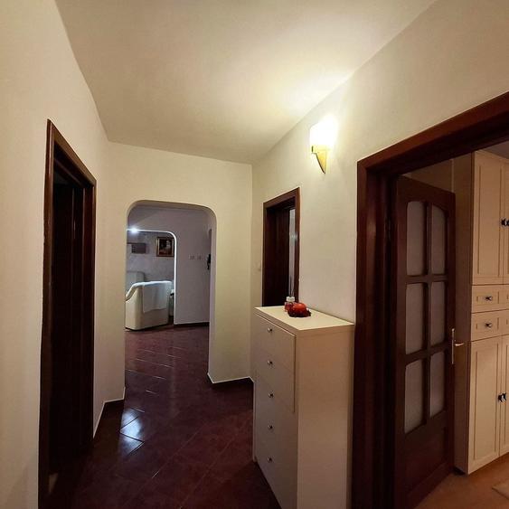 Apartament cu 4 camere decomandat în Central
