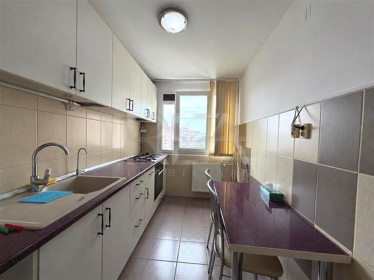Apartament cu 3 camere semidecomandat, mobilat în Titan