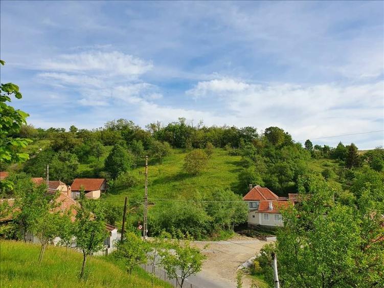 Casă cu 5 camere cu Teren 300 Mp în Rod