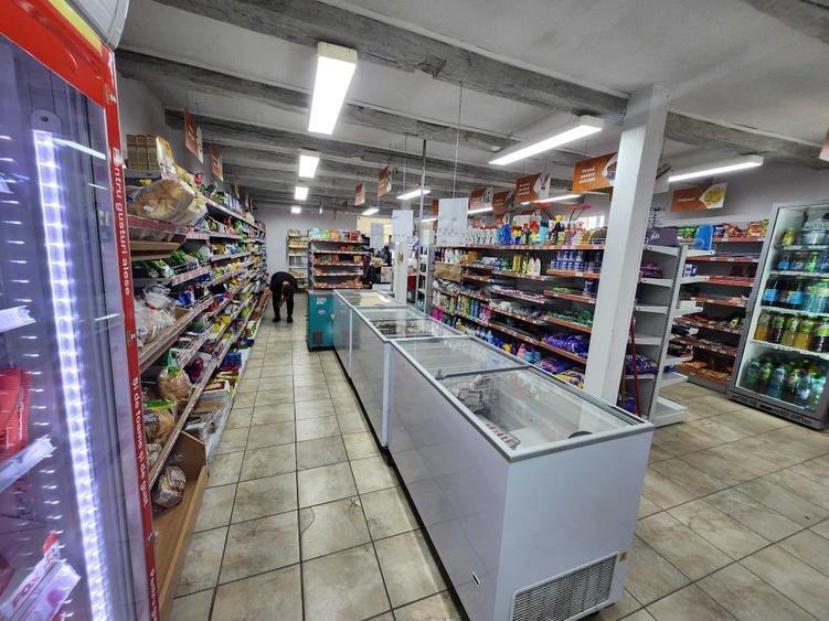 Spațiu comercial, de 400 mp, în Margina