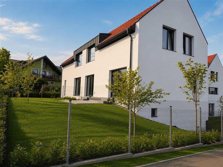 Duplex cu 5 camere cu Canalizare în Bună Ziua