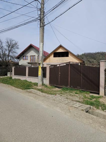 Casă cu 3 camere în Dofteana