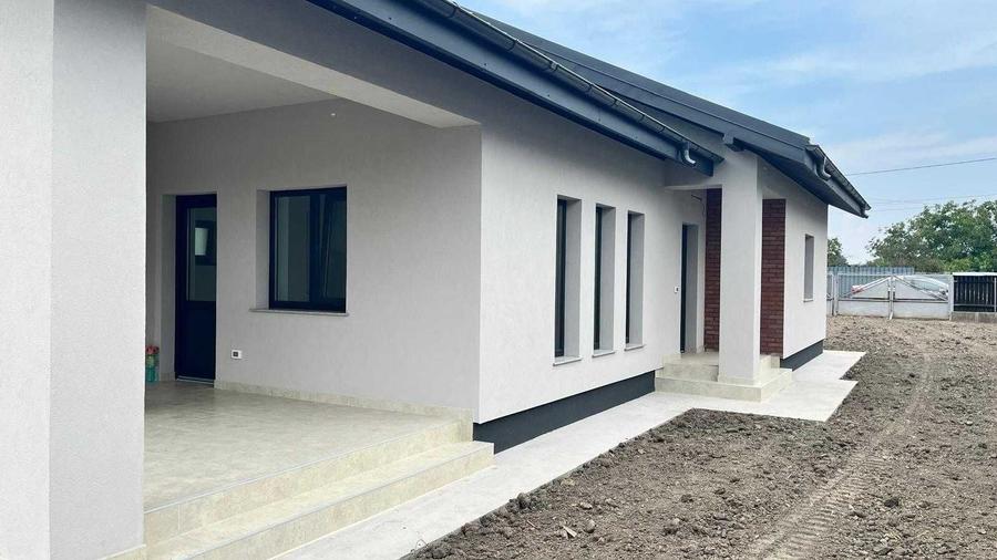 Casă cu 4 camere în Vânători