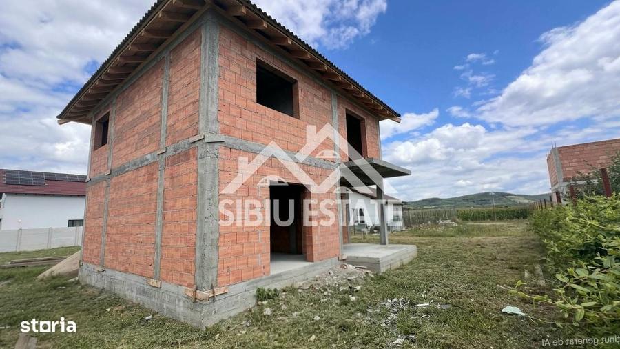 Casă cu 4 camere în Cristian