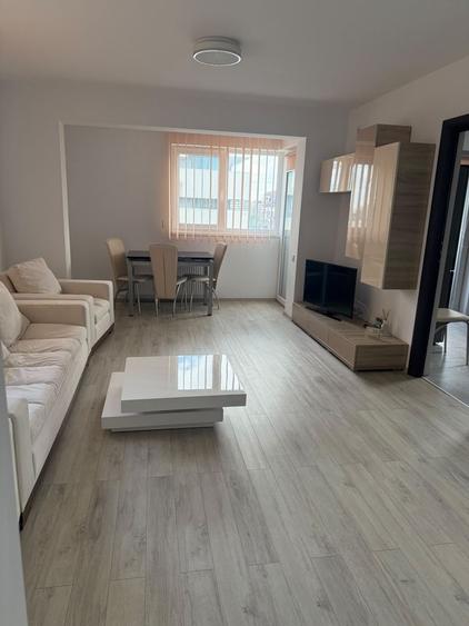Apartament cu 3 camere semidecomandat în Roșu