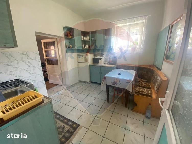 Casă cu 7 camere cu Teren 2522 Mp în Brateiu