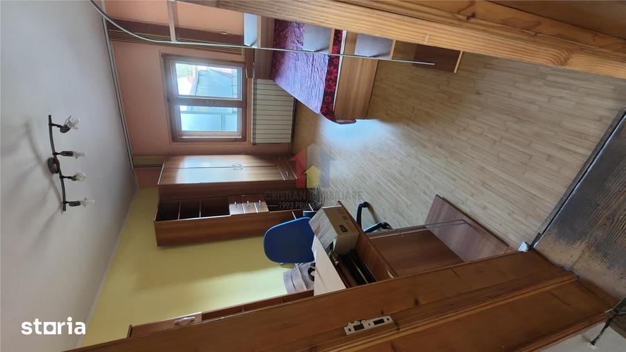 Casă cu 6 camere cu Teren 300 Mp în Tineretului