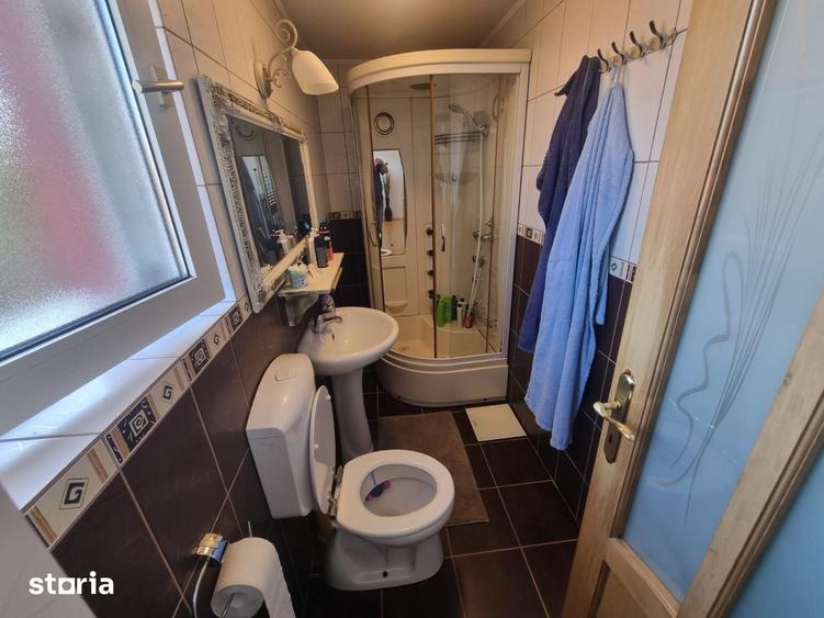 Casă cu 5 camere decomandat cu Teren 700 Mp în Central