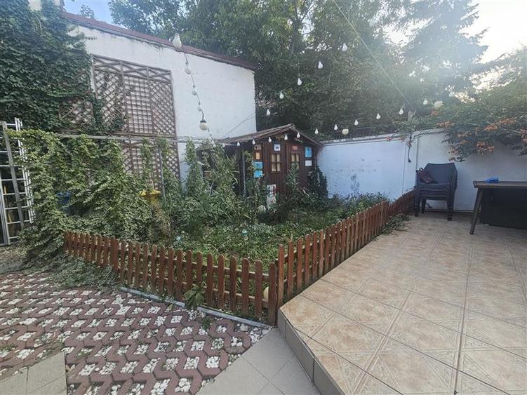 Casă individuală cu 6 camere cu Canalizare în Parcul Circului