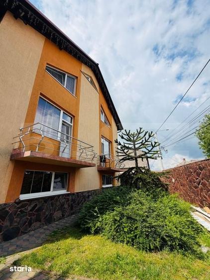 Casă cu 9 camere cu Teren 868 Mp în Micro 1