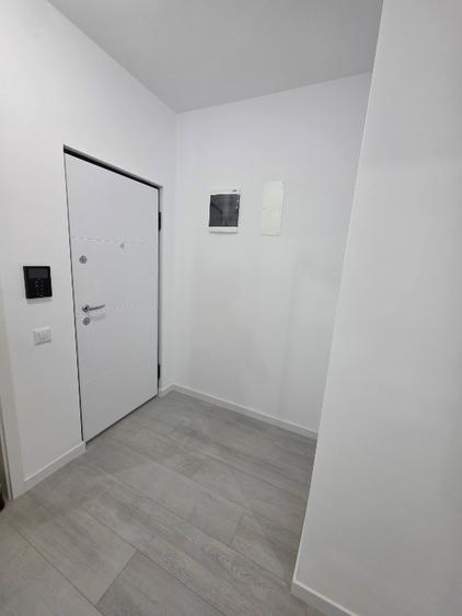 Apartament cu 3 camere, mobilat în Tractorul