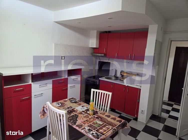 Apartament cu 2 camere semidecomandat, mobilat în Tei