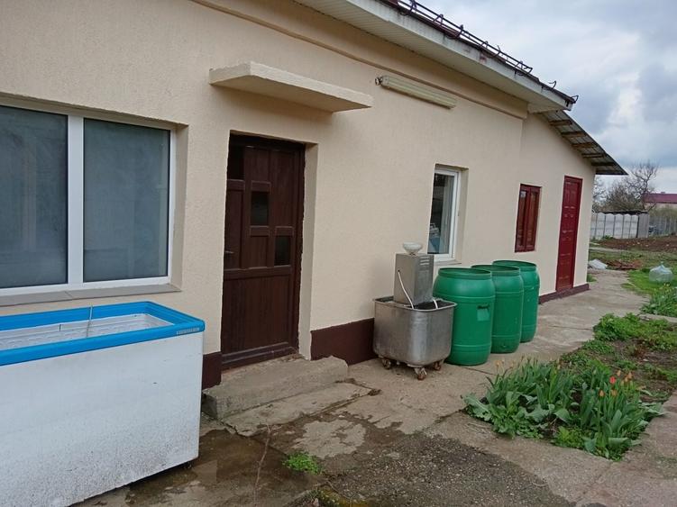 Casă cu 4 camere în Caracal