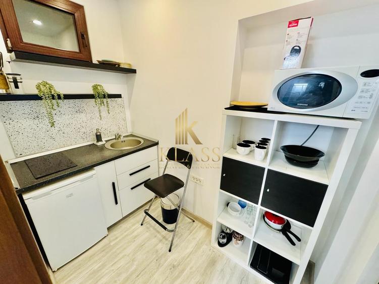 Apartament cu 3 camere semidecomandat, mobilat în Capitale