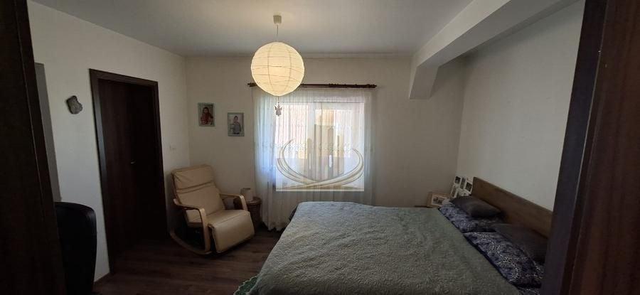 Casă individuală cu 4 camere cu Canalizare în Dumbrăvița