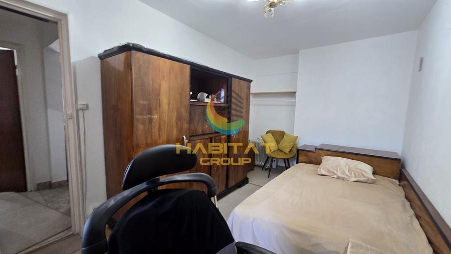 Apartament cu 3 camere semidecomandat în Berceni
