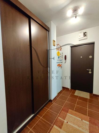 Apartament cu 3 camere semidecomandat în Obor